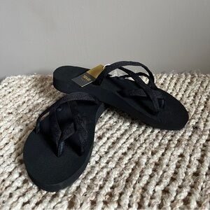 Teva Olowahu Women's Classic Black Sandals